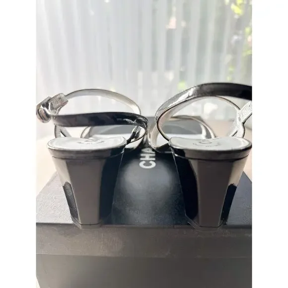 CHANEL Sandals Patent CC Logo - Picture 5 of 8